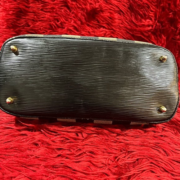 ♦️💯 Authentic Vintage FENDI Penguin Stripe Dome Satchel Bag♦️ - Picture 9 of 15